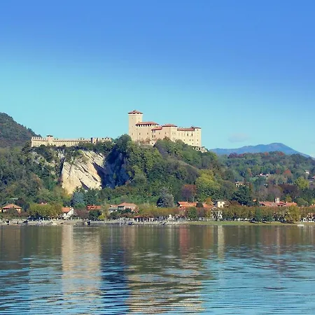 Located On The Shores Of Lake Maggiore Σπίτι διακοπών *